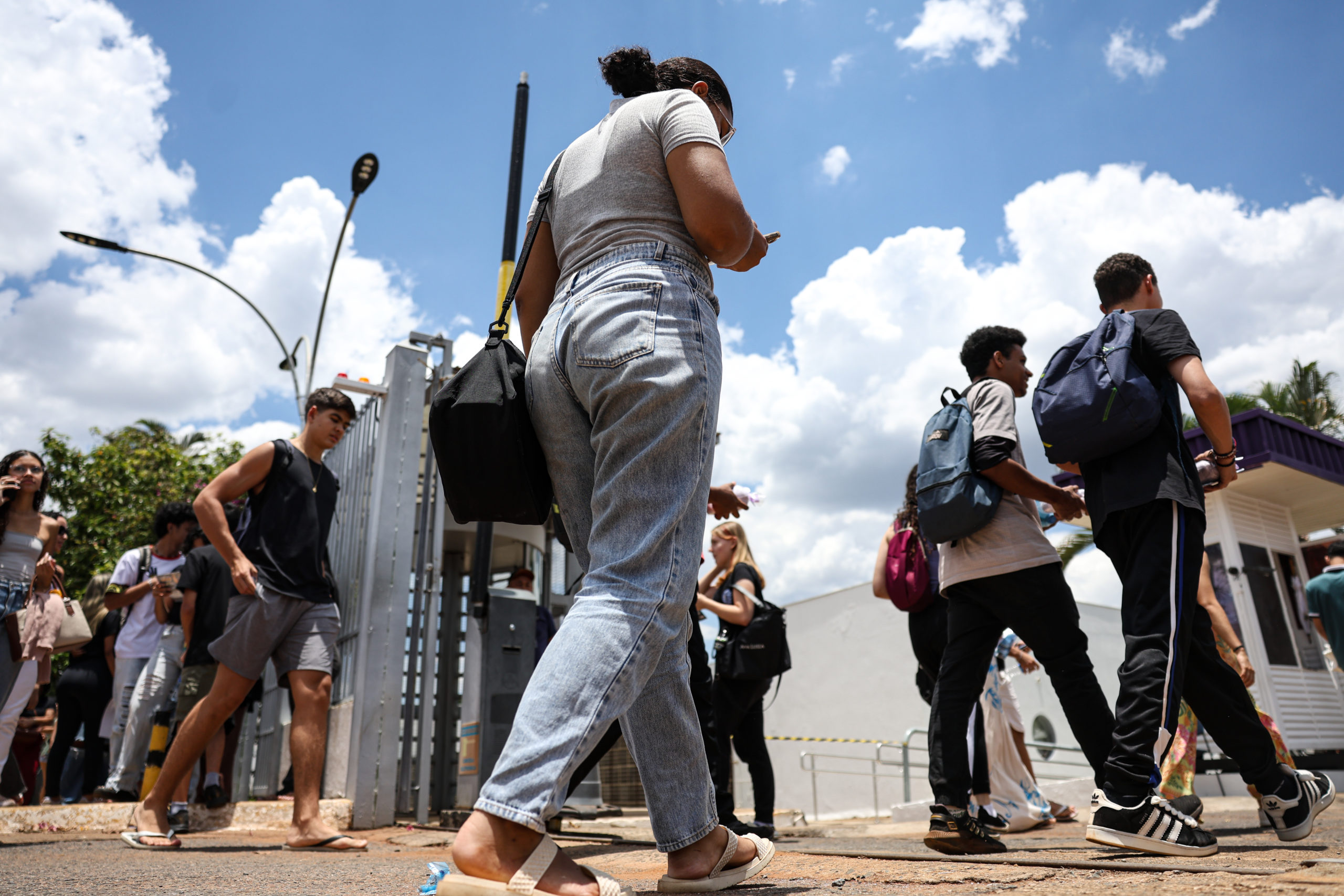 Candidatos realizando provas em Brasília | Foto: Reprodução - Marcelo Camargo/Agência Brasil