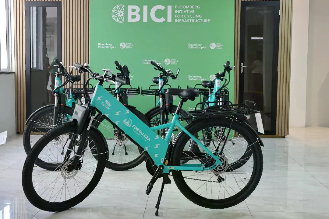 Fortaleza investe em bicicletas elétricas para agilizar atendimento na Beira-Mar