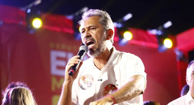 Elmano rejeita rótulo de bolsonarista para aliados em Sobral