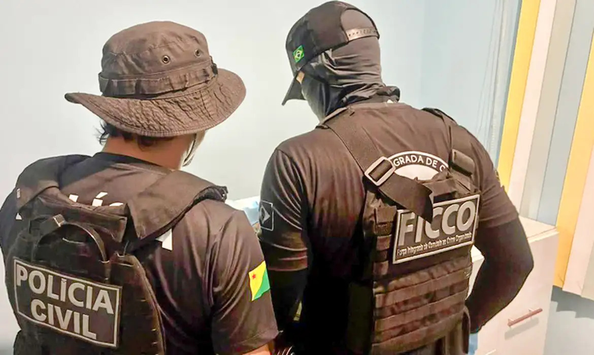 Operação cumpre mandados no Ceará e bloqueia R$ 508 milhões no país