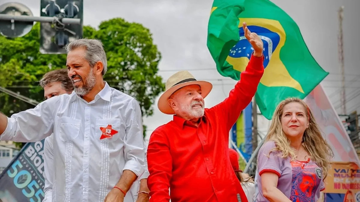 “No Ceará, bolsonarismo não se cria”, diz Elmano em caminhada com Lula