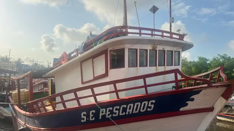 Barco que saiu de Itarema com seis pescadores é localizado 