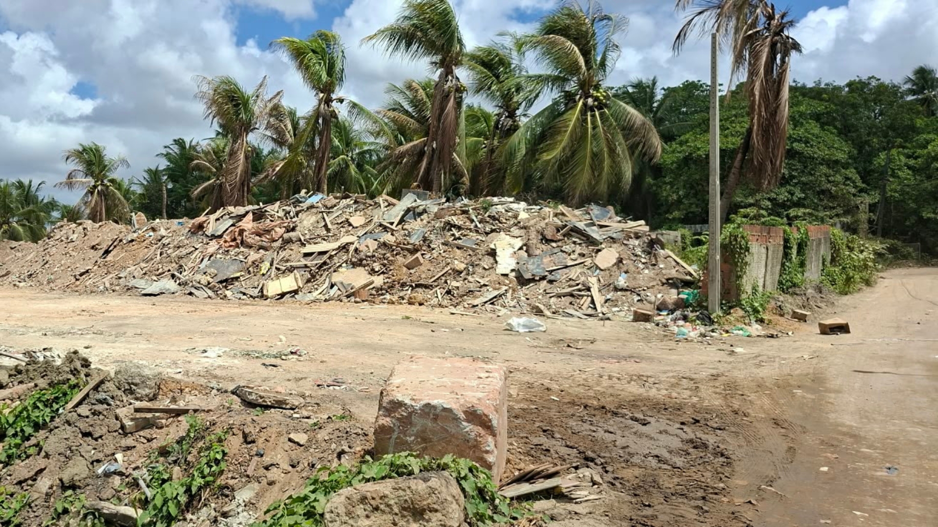 Proprietária de terreno é autuada no Jangurussu após aterramento ilegal | Foto: Reprodução/Prefeitura de Fortaleza