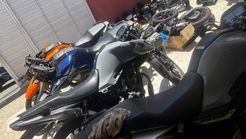 Homem é preso após polícia localizar desmanche de motos em Fortaleza