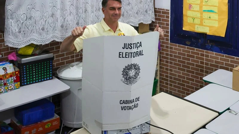 Eleições 2026: Lula vota em São Paulo e Flávio Bolsonaro no Rio de Janeiro 