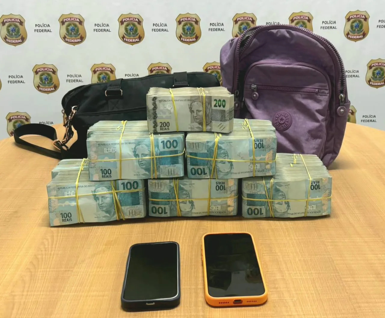 PF prende duas pessoas com R$ 600 mil em espécie em Itapipoca