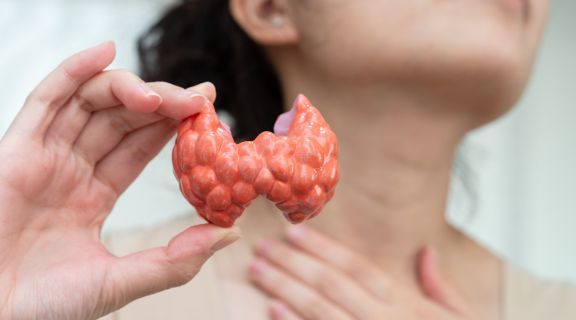 Tireoidite de Hashimoto: sintomas podem surgir de forma gradual e afetar a rotina