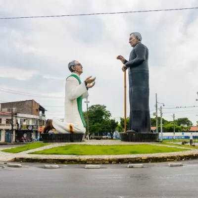 Monumento de Padre Cícero e Monsenhor Murilo é inaugurado em Maracanaú